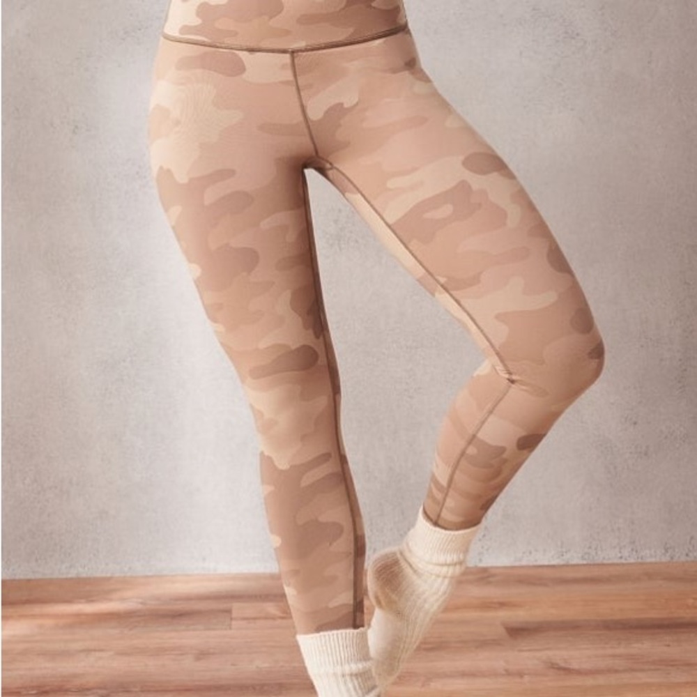 NWT Define Powerhold Fabletics Camouflage high waisted 7/8 Leggings sz XS